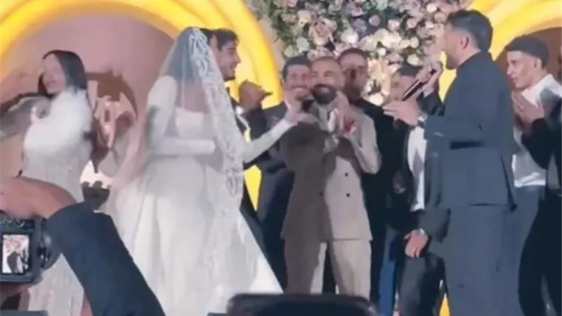 شاهد.. محمد صلاح يرقص فى حفل زفاف محمد هاني