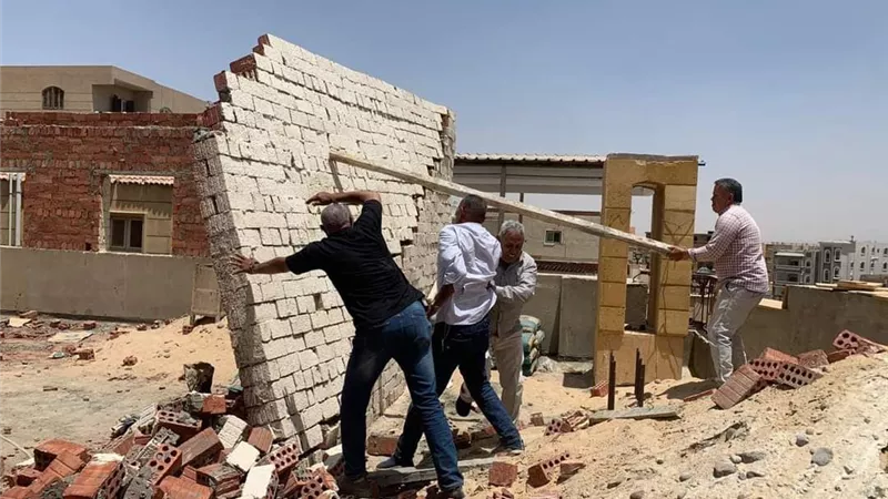 الإسكان: تنفيذ إزالات فورية لمخالفات بناء بمدينة العبور