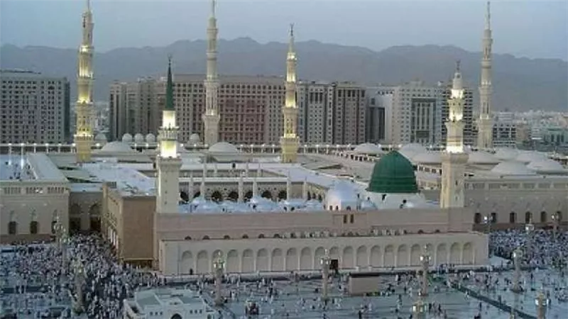 حكم توصية الحاج بتوصيل السلام للنبي