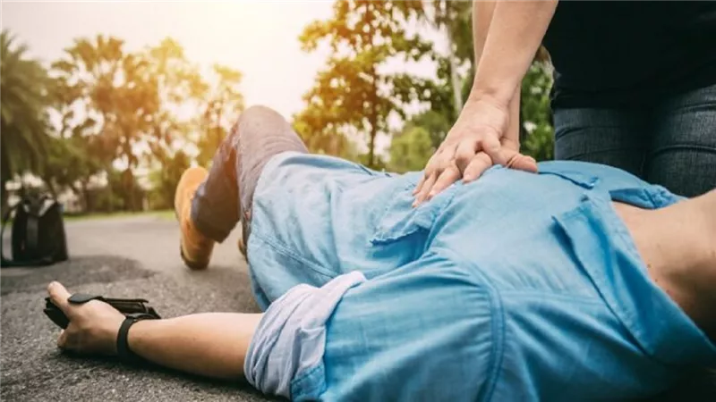 هل هناك علاقة للنوبات القلبية بالتعرض للشمس في الموجات الحارة؟