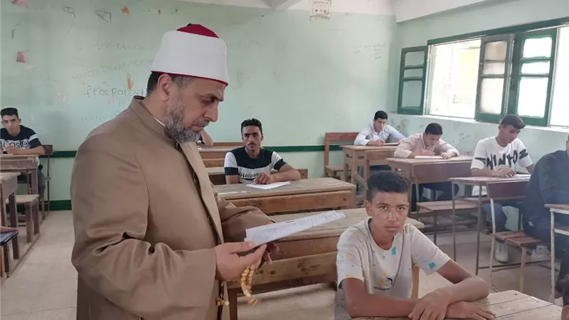 طلاب الأدبي يختتمون امتحانات الثانوية الأزهرية