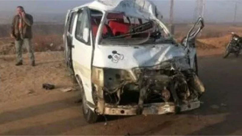 مصرع واصابة 6 أشخاص بينهم 3 أشقاء فى حادث مروع بملوى