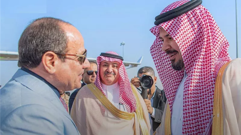 الرئيس السيسي يصل المدينة المنورة للصلاة بالمسجد النبوي