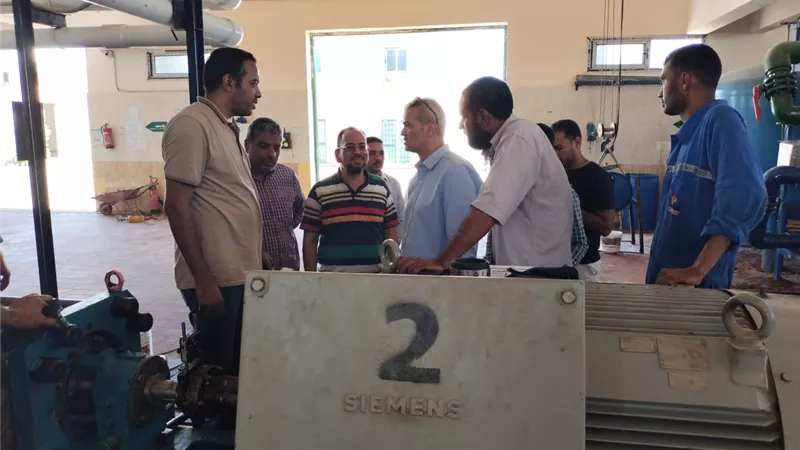 رئيس مدينة سفاجا يبحث زيادة ضخ المياه من محطة التحلية