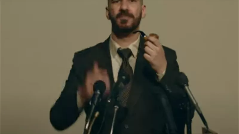 الجوكر يعود بأغنية 