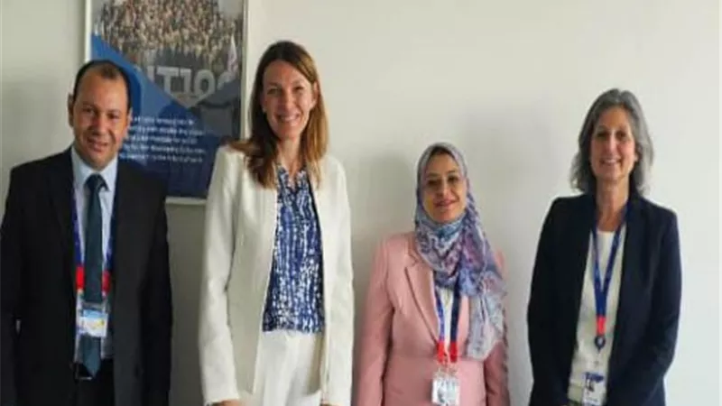 وفد وزارة العمل يناقش آليات تفعيل 