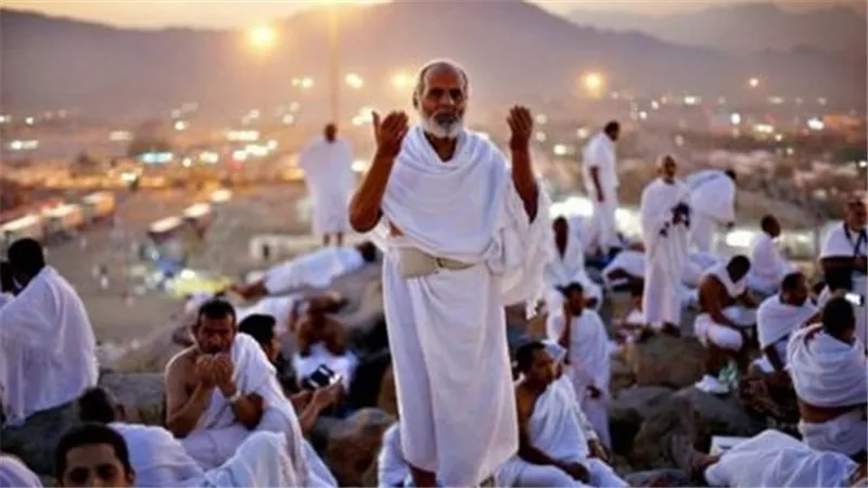لبيك اللهم لبيك، لبيك لا شريك لك لبيك..تعريف أنواع الإحرام
