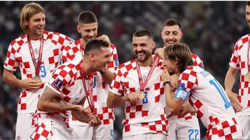 بريزيتش وكراماريتش وفاليسيتش يقودون الهجوم .. تشكيل كرواتيا أمام إسبانيا