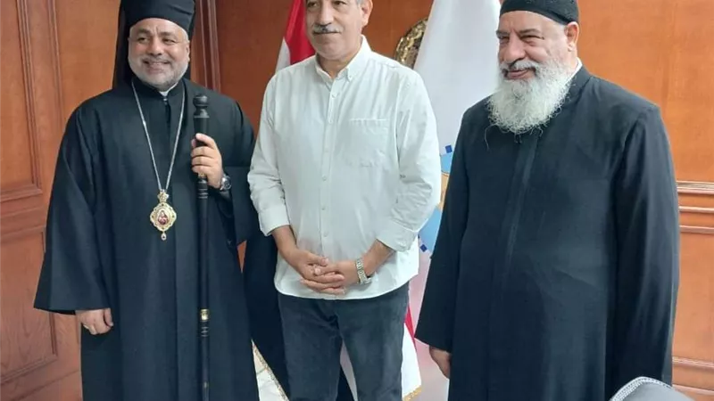 رئيس مدينة الغردقة يستقبل وفدًا كنسيًا للتهنئة بعيد الأضحى