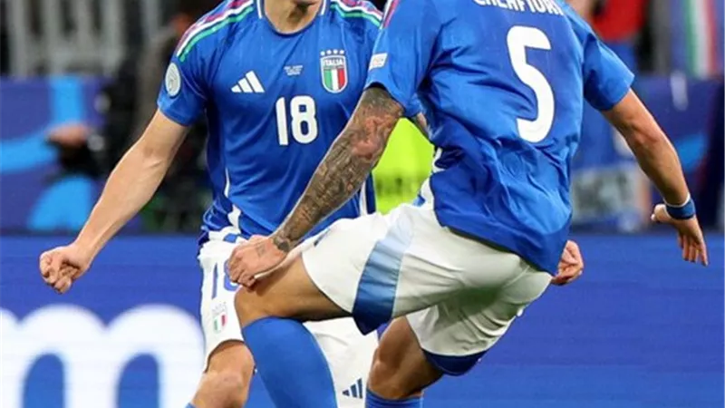 صاروخية باريلا تعطي التقدم للمنتخب الإيطالي ضد ألبانيا .. فيديو