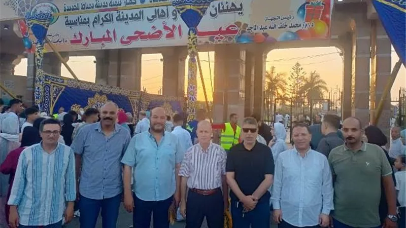 سكان دمياط الجديدة وروادها يؤدون صلاة الأضحى بالحديقة المركزية