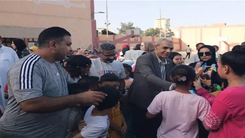عشرات الالاف يؤدون صلاة العيد بـ300 ساحة و9 الالف مسجدا بالبحيرة