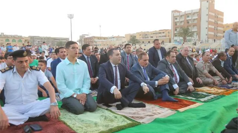محافظ كفرالشيخ يؤدى صلاة عيد الأضحي بساحة سيتي كلوب