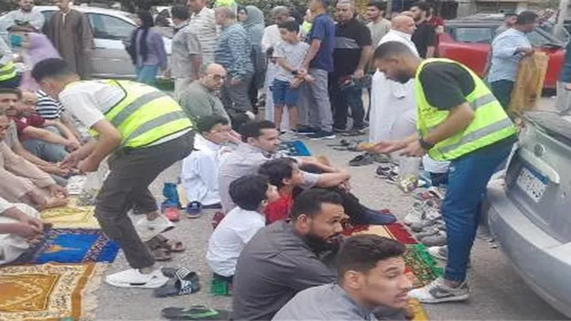 المصريين الأحرار بأسيوط يشاركون المواطنين فرحة العيد