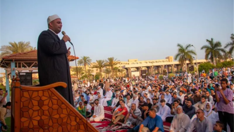 سكان دمياط الجديدة يؤدون صلاة عيد الأضحى بالحديقة المركزية