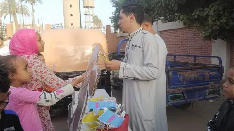 مراكز شباب المنيا تفتح أبوابها لاستقبال المواطنين وتوزع الهدايا