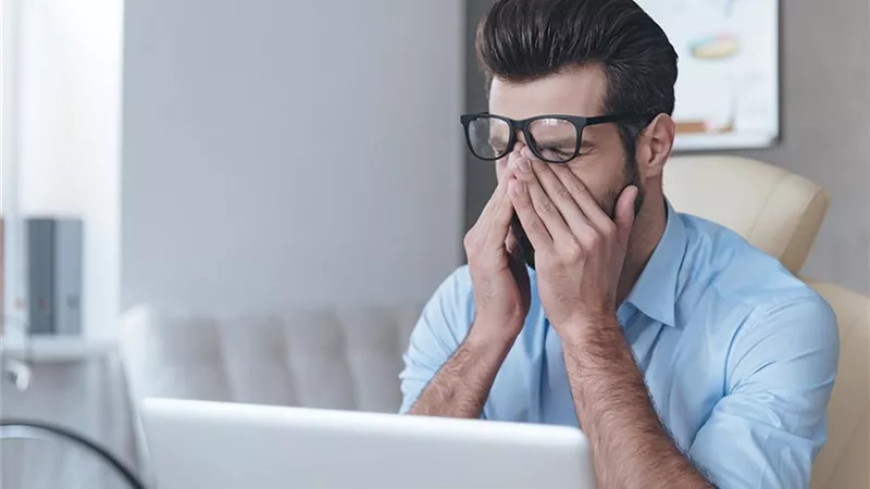 لصحة العينين.. تجنب هذه العادات اليومية