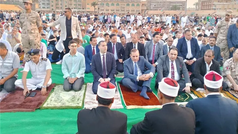 المحافظون يشيدون باستعدادات الأوقاف وجهود الأئمة في تنظيم صلاة العيد