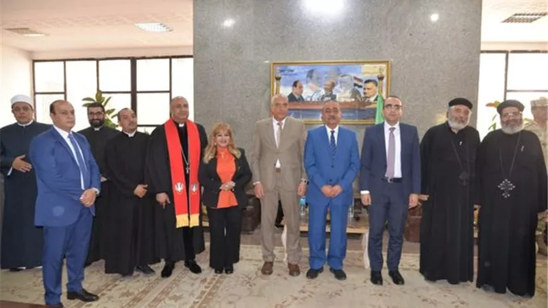 محافظ الإسماعيلية يستقبل المهنئين بعيد الأضحى المبارك