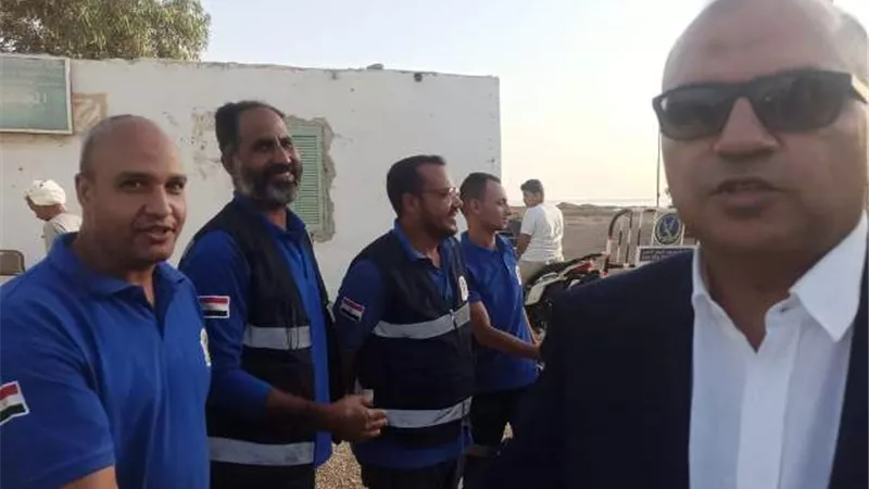 رئيس مرسى علم جنوب البحرالأحمر يتبادل التهانى مع المواطنين