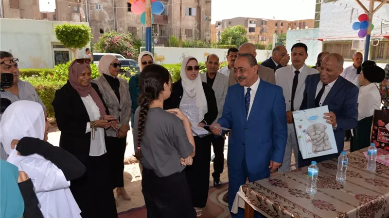 محافظ الإسماعيلية يحتفل بالعيد مع أبناء دار الرعاية الإجتماعية