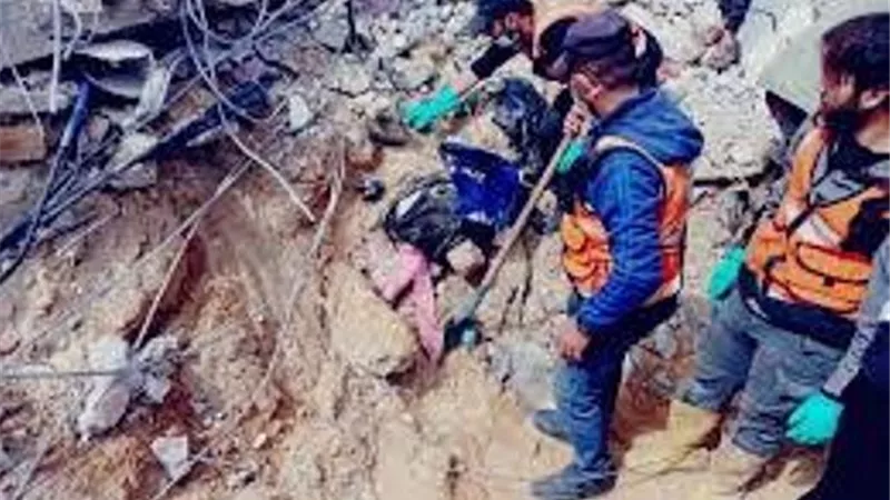 الدفاع المدني: القطاع يشهد إبادة جماعية.. وقتلاً متعمداً للأطفال