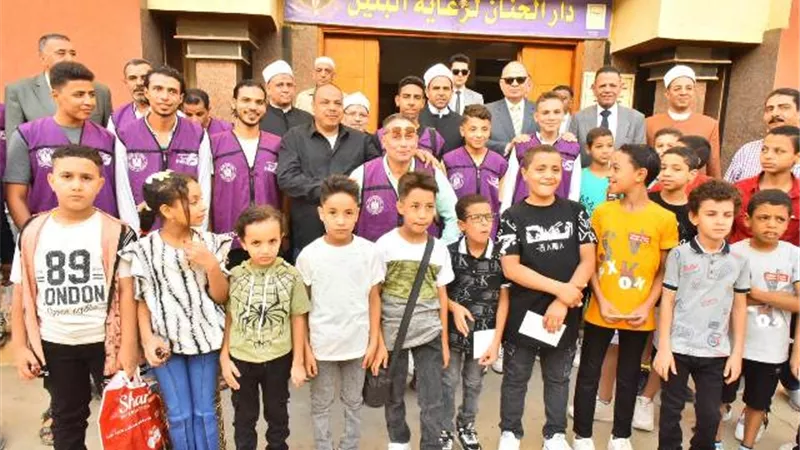 محافظ أسيوط يزورداري الحنان والصفا لرعاية الأيتام للاحتفال بالعيد
