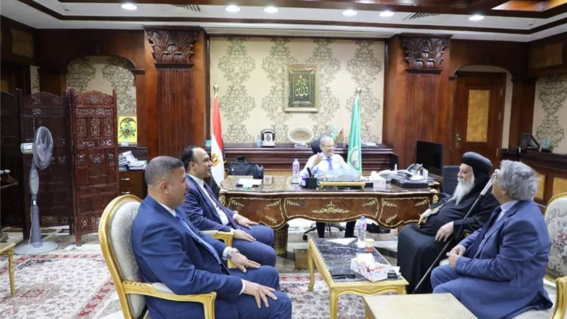 محافظ المنيا يستقبل المهنئين بعيد الأضحى المبارك
