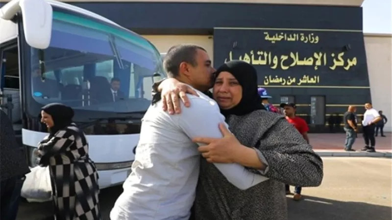 الداخلية تحتفل مع نزلاء الإصلاح والتأهيل والإفراج بالعفو عن 4199 نزيلا