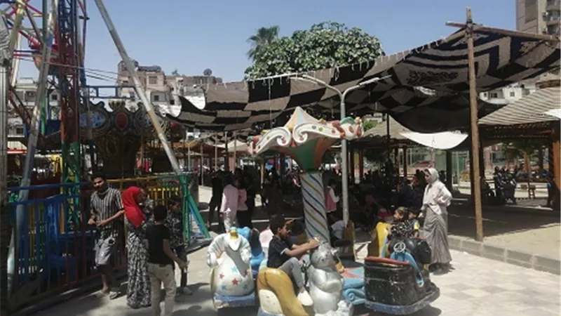 الاسايطة يواصلون خروجهم الي المتنزهات والحدائق