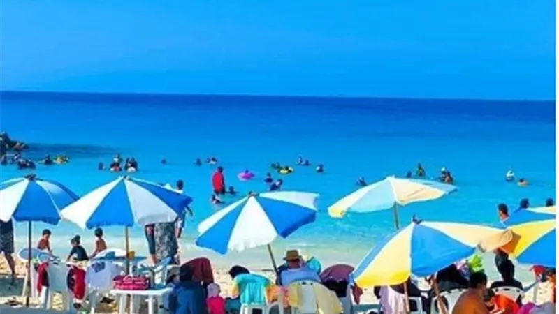 شواطئ مرسي مطروح في ابهي صورها في عيد الأضحى