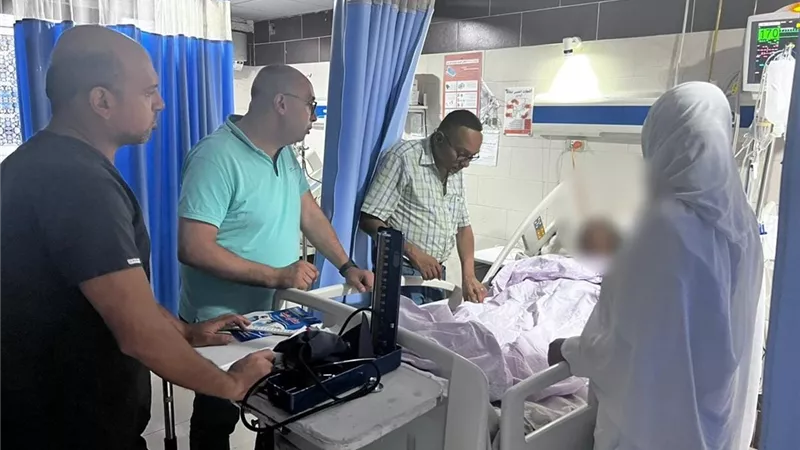 وكيل الوزارة يتفقد العناية المركزة بمستشفي قنا العام