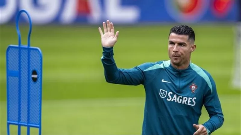 هل يشارك في كأس العالم 2026 .. رونالد يكشف