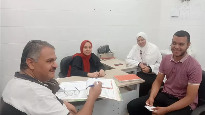 متابعة الإنضباط الإداري بعدد من منافذ الخدمة الصحية بقنا