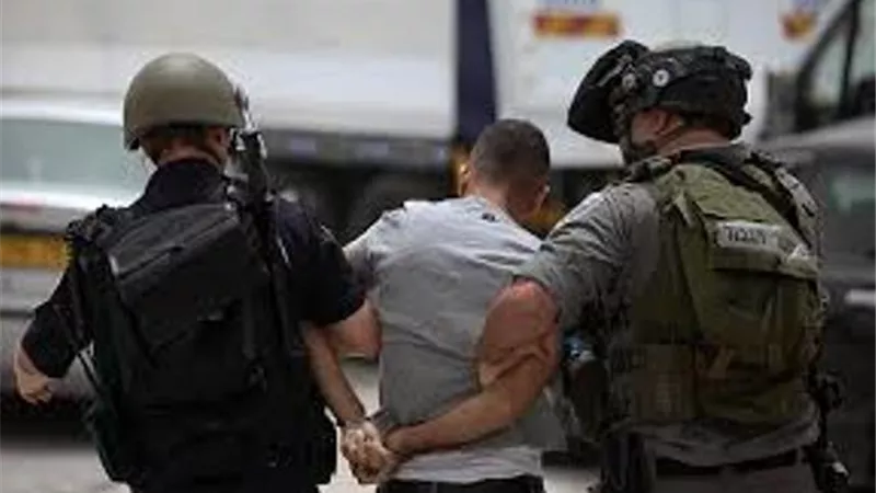 اعتقال خمسة فلسطينيين خلال اقتحام الاحتلال قرى وبلدات في رام الله