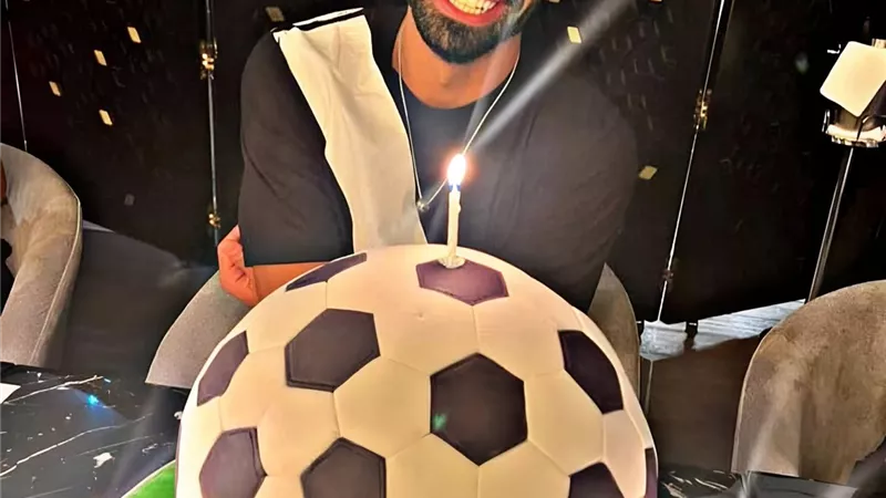 حساب جلوب سوكر يحتفل بعيد ميلاد محمد صلاح .. فيديو