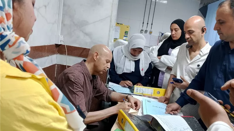 وكيل وزارة الصحة يتفقد الخدمات الطبية بمستشفى أبوحماد