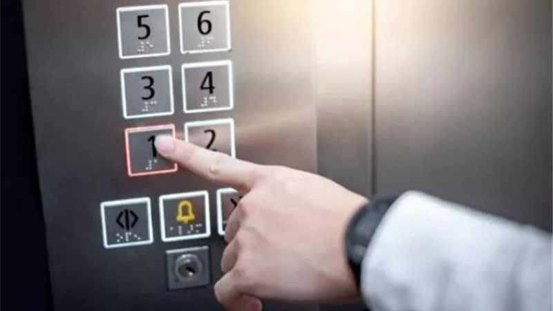 الحماية المدنية بالقاهرة تنجح في إنقاذ خمسة محتجزين داخل مصعد
