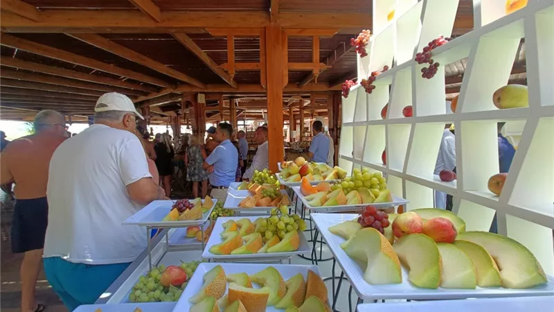 مهرجان الفواكه بشواطئ الغردقة احتفالا بعيد الأضحى