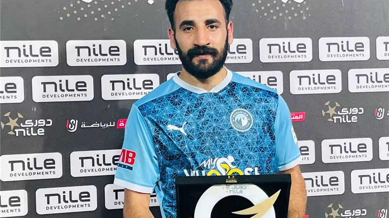 مهند لاشين أفضل لاعب في مباراة بيراميدز وبلدية المحلة