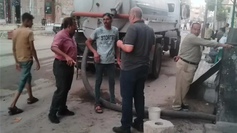 محافظ الدقهلية يكلف رئيس مدينة ميت غمر بسرعة حل مشكلة الصرف الصحي