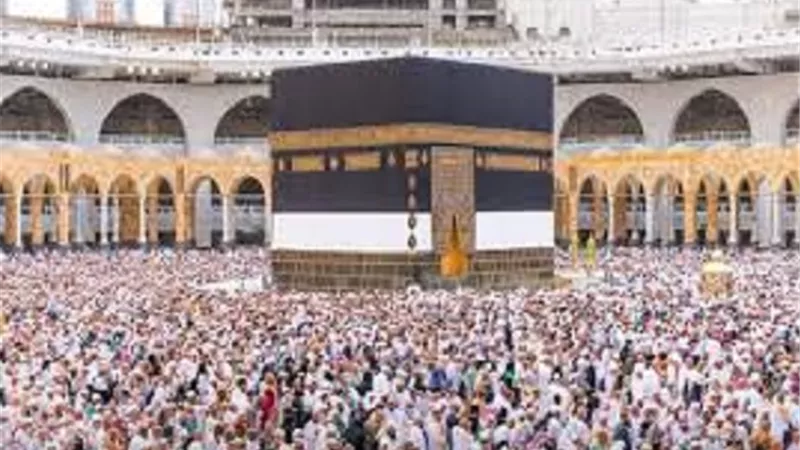 هل يلزمها دمُ..حكم طواف الوداع للحائض