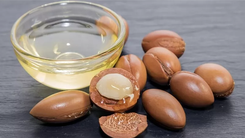 فوائد زيت الارجان للشعر
