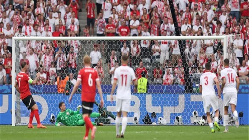 النمسا تلقن منتخب بولندا درسا وتفوز عليه بثلاثية مقابل هدف