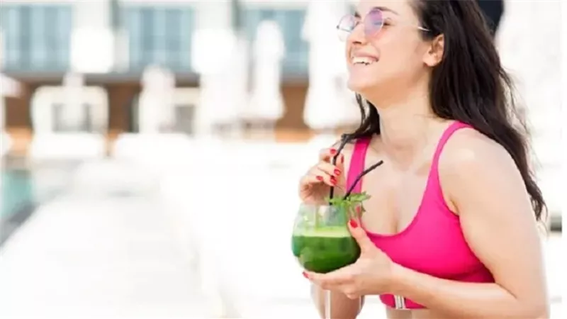 من الأعشاب إلى الفاكهة ..أفضل 3 مشروبات صيفية لهضم صحي