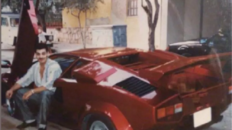 طارق العريان فى شبابه من دولاب الذكريات.. شاهد
