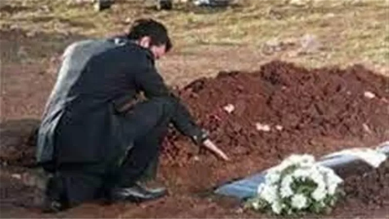 حكم زيارة قبر الوالدين فى يوم مُعين من الاسبوع