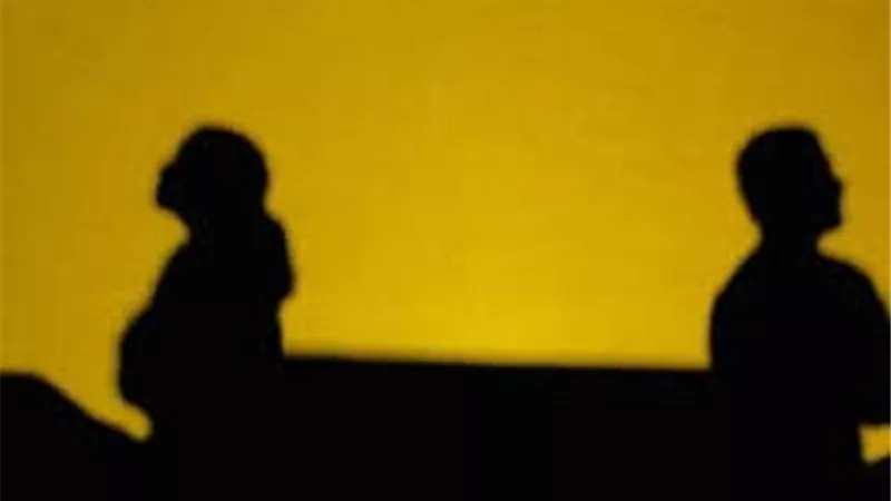 براً بوالدتى ..هل تجوز مقاطعة من قاطَعَ أمي..امين الفتوى يُجيب