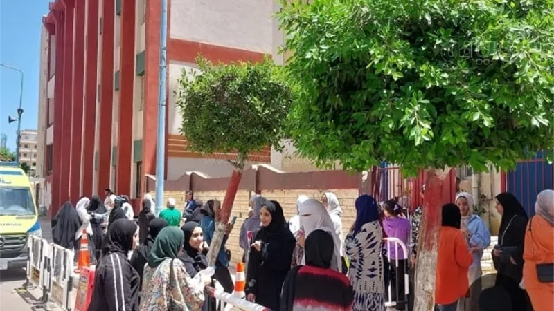 انتظام امتحانات الثانوية العامة 2024 في اللغه العربية امام 14 لجنة بمطروح