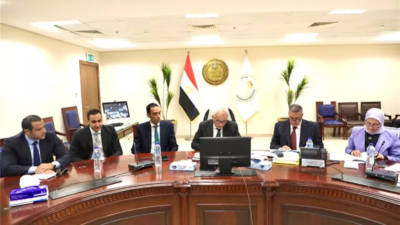 وزير التعليم يتابع امتحان العربي لـ الثانوية العامة 2024 من غرفة العمليات